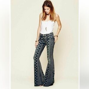 Free People Mantra Bali Print Indigo Boho Flare Distressed Low Rise Jeans 30